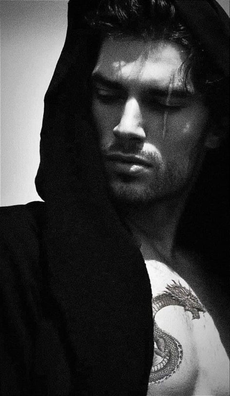 Zade meadows, from haunting Adeline book, scared eye, dragon tattoo, a black hoodie, a handsome stalker Zade Meadows Haunting Adeline, H D Carlton, Zade Meadows, Haunting Adeline, Dark Books, Character Inspiration Male, Dark Men, Dark Romance Books, Cat Mouse