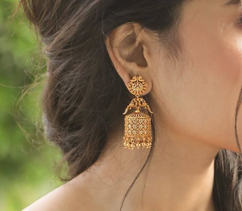 Unique Wedding Earrings, Jewelry Necklace Simple, Indian Wedding Jewelry Sets, Mangalsutra Design, Gold Earrings Models, Antique Gold Jewelry Indian, Modern Gold Jewelry, Necklace Everyday, Gold Mangalsutra Designs