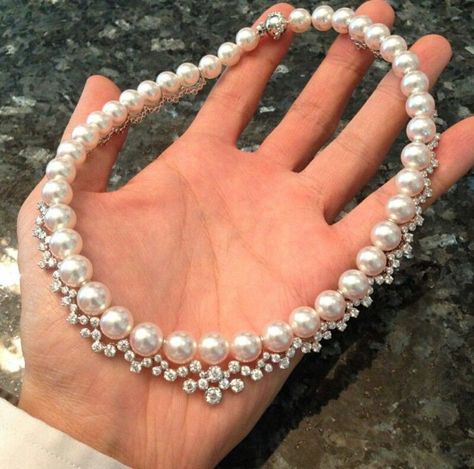 Luxury Pearl Jewelry, Diamonds And Pearls, Fancy Jewelry Necklace, Indian Bridal Jewelry Sets, Expensive Jewelry Luxury, Pearl Necklace Designs, Pearl And Diamond Necklace, Pearl Jewelry Sets, Diamond Jewelry Designs