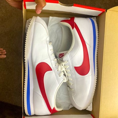 Low Cortez Nikes Nike Cortez All White, Nike Cortez Red, Nike Cortez 72, Nike Cortez Leather, White Slip On Sneakers, Nike Classic Cortez, Classic Cortez, Nike Retro, Silver Sneakers