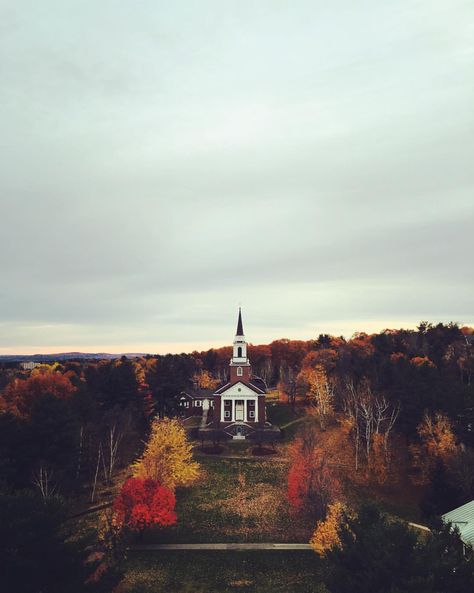 Maine Aesthetic, Waterville Maine, Colby College, Maine In The Fall, October Country, Autumn Interior, Maine Travel, Best Seasons, Autumn Cozy