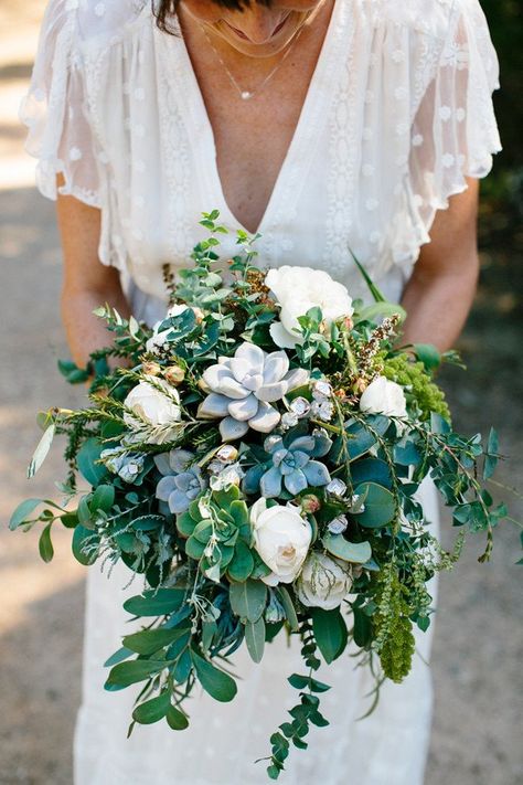 15 Succulent Wedding Decor Ideas - succulent + greenery wedding bouquet  {Katie Harmsworth} Fresh Wedding Bouquets, Succulent Wedding Decor, Greenery Wedding Bouquet, Succulent Bouquet Wedding, Succulent Bouquet, Flowers And Greenery, Boda Mexicana, Succulent Wedding, Bouquet Of Flowers