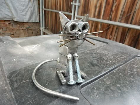 cat #2 Bolt Art, Stick Welding, Steel Welding, Recycled Metal Art, Soldering Station, Welding Ideas, Welding And Fabrication, Welding Art Projects, Metal Yard Art