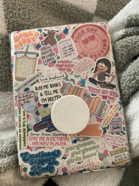 for the kindle girlies Kindle Decoration, Kindle Decor, Kindle Girlie, Kindle Accessories, Kindle Insert, Kindle Tablet, Kindle Aesthetic, Ereader Case, Kindle Paperwhite Case