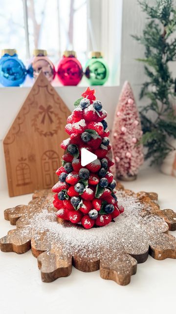 Ashley Savage | Creator | Atlanta, GA on Instagram: "🎄Strawberry Christmas Tree🎄
All you need is a foam cone, strawberries, toothpicks, plastic wrap, mint, powdered sugar, and blueberries. This would be great to bring to a Christmas party or to enjoy on Christmas morning!! It took me about 20 minutes to put together, but well worth it because it was so beautiful and my kids were so impressed! ✨🎄🍓
•
•
•
#christmasbreakfast #christmasideas #christmastree #christmasideasforkids #christmaskitchen #holidaysnack #christmassnacks #christmastreats #christmasvibes #christmasmood #christmas #christmastable #christmasideas" Strawberry Christmas Tree, Strawberry Christmas, Food Arrangement, Cone Dessert, Xmas Goodies, Strawberry Tree, Holiday Snacks, Christmas Food Dinner, Christmas Pink