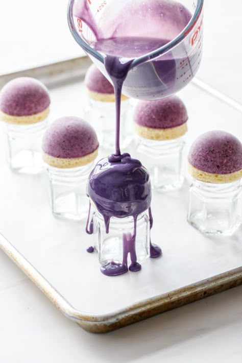 Blueberry Mousse, Blueberry Cakes, Make A Mirror, Mirror Glaze Recipe, Dessert Mini, Glaze Cake, Mousse Cakes, Mirror Glaze Cake, Mini Mirror