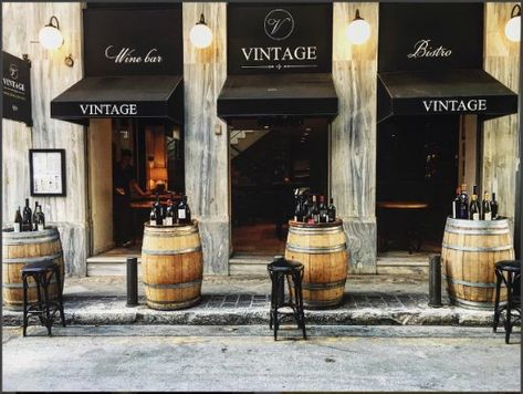 Wine Shop Interior, Wine Bar Design, Bistro Interior, Wine Bistro, Wine Bar Restaurant, Wine Sommelier, Liquor Shop, Beer Store, Bar Vintage