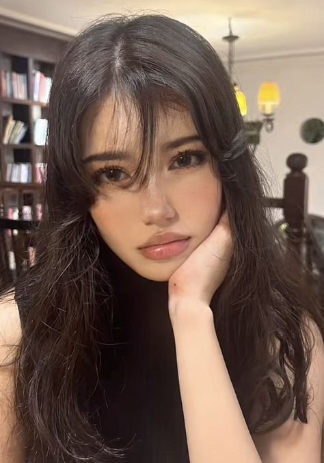 Makeup Looks Pretty, Cute Curtain Bangs, Summer Makeup Ideas, Soft Summer Makeup, Latina Makeup, Soft Makeup Looks, Doll Eye Makeup, Pretty Makeup Looks, Cool Makeup Looks