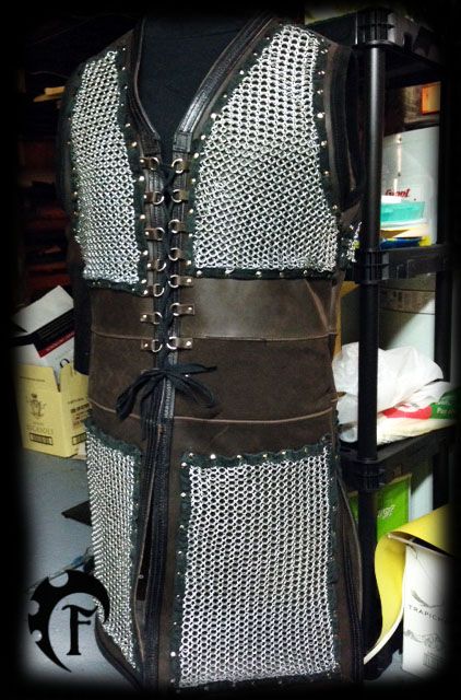 Workshop Clothes, Chainmail Armor, Costume Armour, Armor Ideas, Larp Armor, Larp Costume, Leather Armor, Medieval Armor, Medieval Clothing