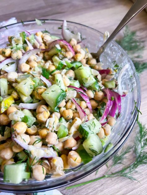 Dense Bean Salad Recipe: Dill Pickle Chickpea Salad Chickpea Tomato, Chickpea Salad Vegan, Roasted Artichoke, White Bean Salad, Chickpea Salad Recipes, Black Bean Salad, Bean Salad Recipes, Avocado Salat, Skinny Taste Recipes