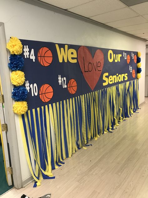 Basketball Senior Night Ideas Boys, Basketball Game Decorations, Basketball Senior Night Decoration Ideas, Basketball Homecoming Ideas, Basketball Homecoming, Senior Basketball Locker Decorations, Senior Day Decorations Sports, Student Section Ideas Basketball, Basketball Homecoming Decorations