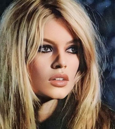 Bridgette Bardot Style, Farrah Fawcett 70s, Bardot Makeup, Brigitte Bardot 60s, Brigitte Bardot Hair, Bardot Hair, Bridgette Bardot, Bridget Bardot, Bardot Style