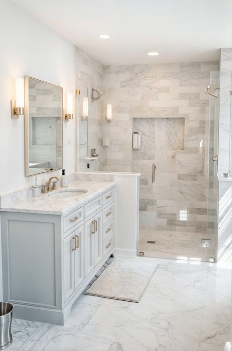 #luxury #homedesign #bath #bedroomdecor #diy #homedecoration Bathroom Tub Shower Combo, Jack N Jill Bathroom Ideas, Kid Bathroom, Beach Interior Design, Bathroom Tub Shower, Jack And Jill Bathroom, Bathroom Tub, Bathroom Decor Ideas, Bathroom Top