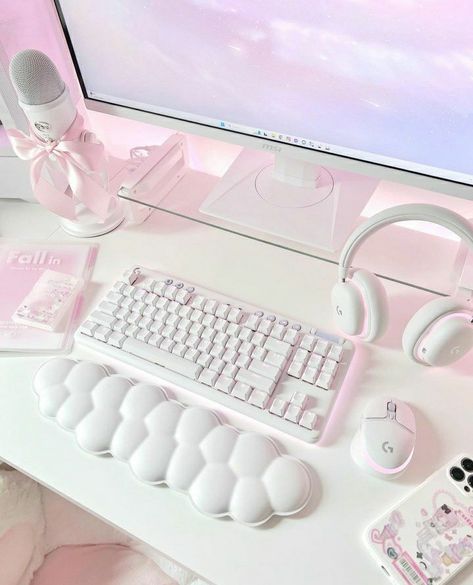 Gaming Aesthetic Pink, White And Pink Gaming Setup, Cutecore Gaming Setup, Coquette Pc Setup, Pink Set Up, Coquette Gaming Setup, Sanrio Gaming Setup, Pink Gamer Setup, Kawaii Gaming Desk