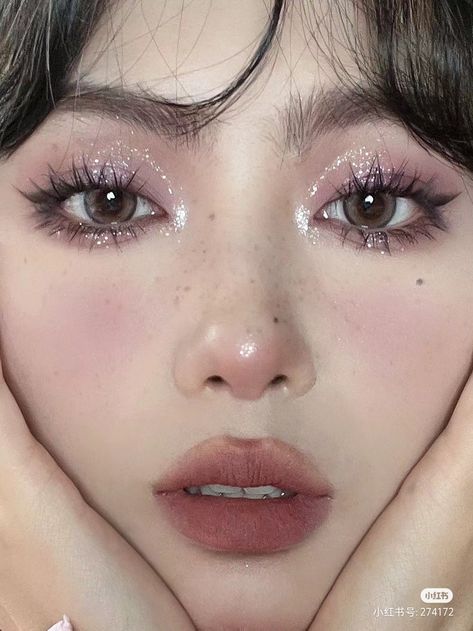 Asian Fairy Makeup, Prom Korean Makeup, Birthday Makeup Asian, Everyday Douyin Makeup, Korean Baddie Makeup, Asian Makeup Wedding, Korean Makeup On Dark Skin, Simple Birthday Makeup Look, Fairy Wedding Makeup