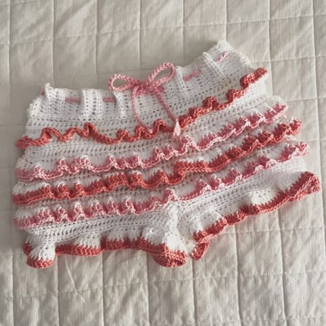 finished with the CUTEST crochet bloomers 😍🍰 i feel like a little cupcake with these, so fun!! I really enjoyed testing this pattern for @mariemadeit__ & am so grateful for the opportunity! This was my first time ever doing shorts/bottoms so I was a little intimidated .. but her pattern was so easy to follow & I love how my bloomers turned out. Check out her page for the pattern, it is releasing in a couple days 💕 More pics to come! 😘 #crochetbloomers #crochetpatterntester #crochetpatt... Crochet Bloomers, Bloomer Pattern, Crochet Bloomer Shorts, Knitted Bloomers, Pink Spring Bloomers, Casual Summer Bloomers With Built-in Shorts, Spring Beach Bloomers, Short, Sugar N Cream Yarn, Cutest Crochet