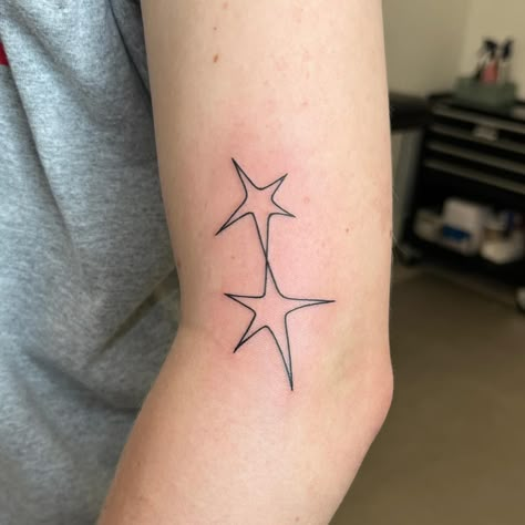 who wants a tatttoo this week, special price dm <3 #cybertribal #ribtattoo #berlintattoo #berlintattooartist Cool Star Tattoos, 90's Outfit, Berlin Tattoo, Fan Tattoo, Tatoo Inspiration, Henna Inspo, Demon Tattoo, Tattoo People, Small Pretty Tattoos