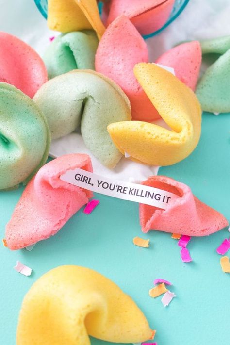 Compliment Cookies - recipe tutorial for making your own DIY fortune cookies in beautiful pastel colors! Chinese Fortune Cookie, Fortune Cookies Recipe, Fortune Cookies, Best Wedding Favors, Snacks Für Party, Almond Cookies, Fortune Cookie, Fortune Teller, Desserts Recipes