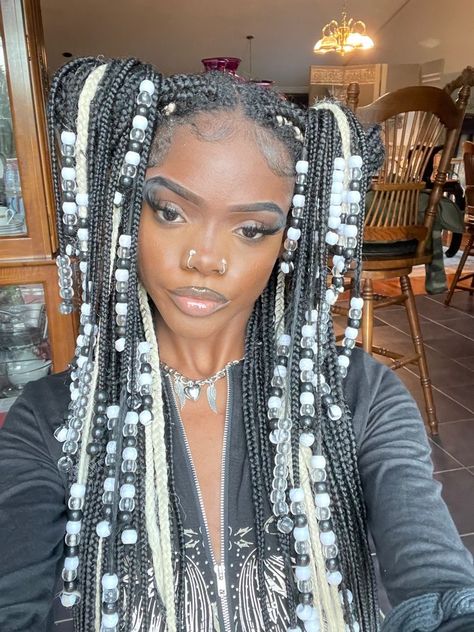 Flw me on Instagram: hearts4kelss Box Braids Hairstyles For Black Women, Cute Braided Hairstyles, Braids Hairstyles Pictures, Cute Box Braids Hairstyles, Protective Hairstyles Braids, Braids With Beads, Pretty Braided Hairstyles, Girls Hairstyles Braids, Dope Hairstyles