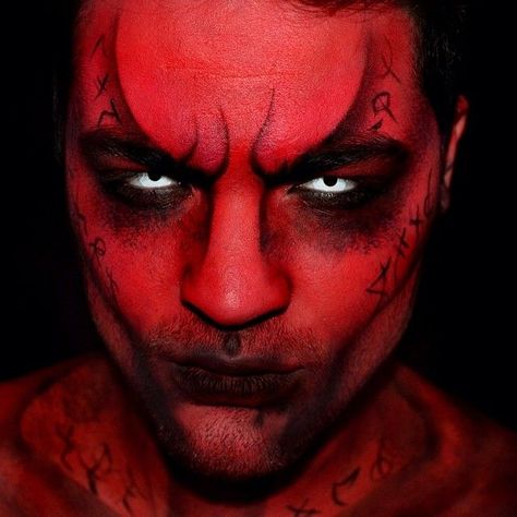 Costume Halloween Homme, Guys Halloween Makeup, Devil Makeup Halloween, Mens Halloween Makeup, Demon Makeup, Devil Makeup, Creepy Halloween Makeup, Devil Halloween, Halloween Makeup Scary