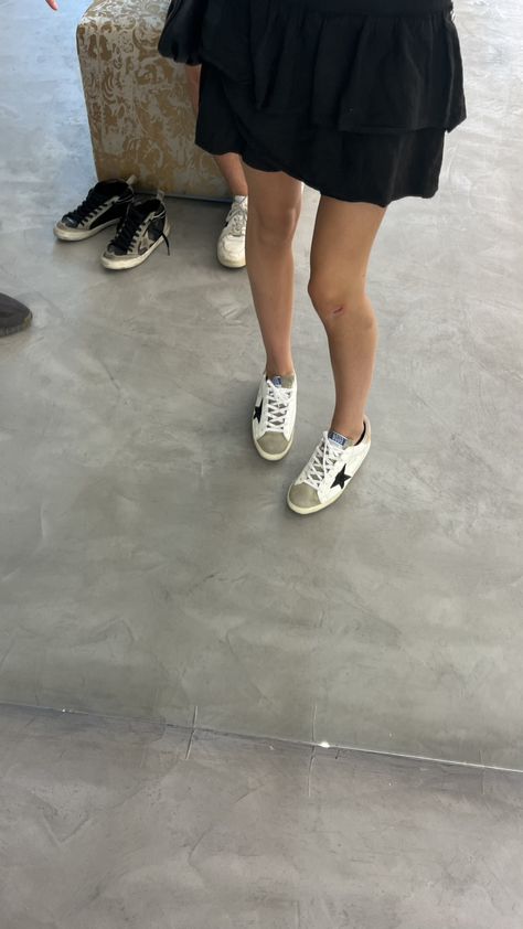 Golden Goose Sneakers Outfit Dress, Ggdb Sneakers Outfit, Golden Goose Sneakers Outfit, Golden Goose Outfit, Aesthetic Streetwear, Shoes Outfit Fashion, Super Rich Kids, Goose Shoes, Stunning Shoes