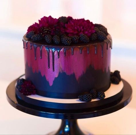 Dark Cakes, Gothic Cake, Modern Birthday Cakes, Food Magic, Special Event Cakes, Small Wedding Cakes, 30 Birthday Cake, Ice Cake, Buttercream Cakes