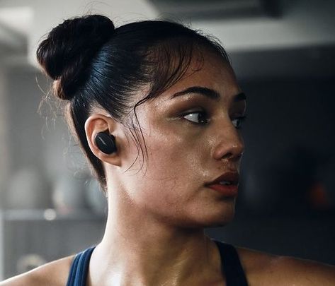 As true wireless Bluetooth® earbuds, Bose Sport Earbuds offer complete freedom of movement. As long as you’re within 30 ft (9 m) of your device, you’ll hear whatever it’s playing. And with a custom-designed antenna hidden on the outside of each earbud, you’ll stay connected. Bose Sport Earbuds provide up to five hours of battery life per charge. They’re charged by placing them in the included charging case. If the case is charged, it will automatically charge the earbuds. Bose Earphones, Badshah Rapper, Bose Sport Earbuds, Bose Speakers, Best Earbuds, Bose Headphones, Running Headphones, Ear Buds, Best Black Friday