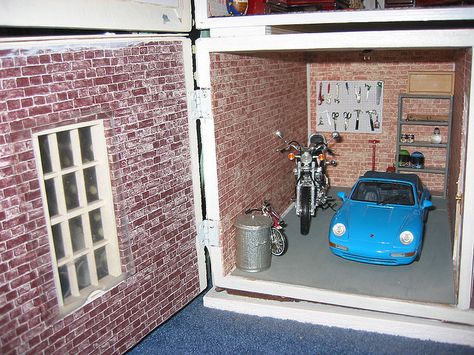 Dollhouse Garage, Geothermal Heat Pumps, Garage Remodel, Book Cafe, Barbie Doll House, Miniature Rooms, Custom Paint Jobs, Miniatures Tutorials, Girl House