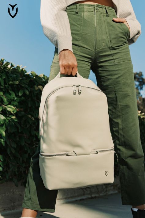 Skyline Lux Backpack (Natural) | VESSEL Backpack Photoshoot Ideas, Backpack Aesthetic Outfit, Backpack Product Photography, Backpack Photoshoot, Minimalistic Backpack, New Backpack, Backpack Lifestyle, Laptop Bagpack, Backpack Minimalist