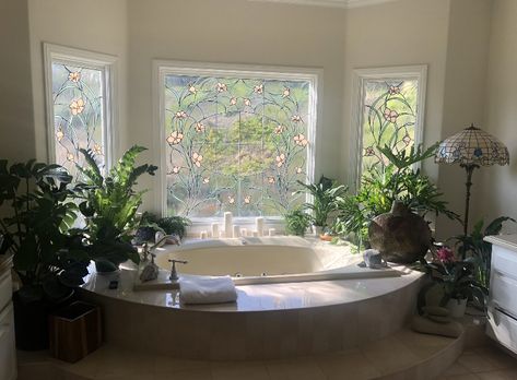 Plants, white bathtub, big pretty window Bathrooms Aesthetic, Strawberry Room, Small Bathroom Designs, Big Baths, Big Bedrooms, Dream House Rooms, Big Bathrooms, Cute House, Dream Apartment