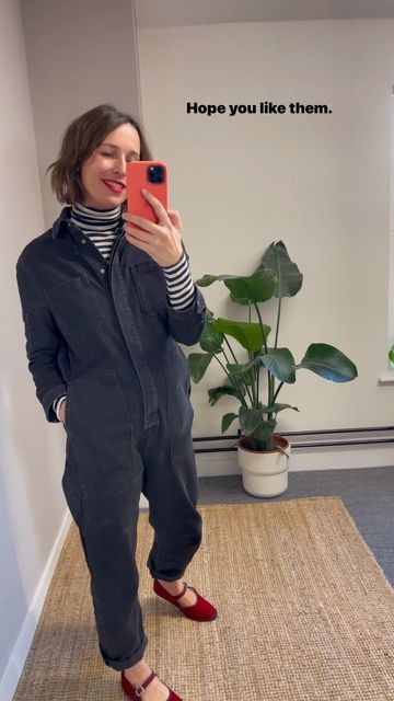 How To Style Coverall, Beyond Nine, Denim Boiler Suit Outfit Winter, Jean Boiler Suit Outfit, Beyond Nine Jumpsuit, Black Denim Jumpsuit Outfit, Style A Boiler Suit, Black Jumpsuit Outfit Winter, Coveralls Women Fashion