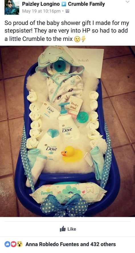 Baby in a bathtub diaper cake I made Baby Bath Tub Gift Basket, Bathtub Gifts, Baby Shower Baskets, Baby Shower Gift Basket, Baby Bath Tub, Best Baby Shower Gifts, Cool Gifts For Kids, Gifts Baby, Baby Diy