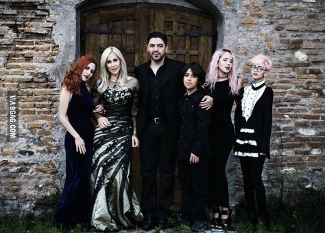 Gothic Family, Darkly Inclined, Vampire Family, Goth Memes, Emo Kid, Aesthetic People, Goth Aesthetic, Family Fashion, Addams Family