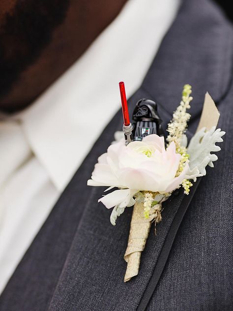 Don Darth Vader as a Lego figurine on the groom's boutonniere to playfully showcase his Star Wars fandom. Lego Figurine, Lego Wedding, Star Wars Wedding Theme, Nerd Wedding, Nerdy Wedding, Geek Wedding, Star Wars Wedding, Groom Looks, Groom Boutonniere