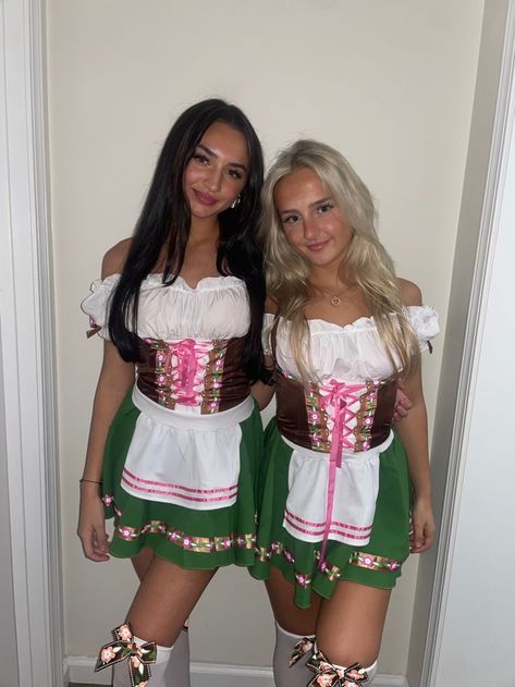 Beer Maiden Costume, October Fest Costumes, Oktoberfest Halloween Costumes, 70 Halloween Costumes, German Halloween Costume, Beer Girl Halloween Costume, Halloween Friend Group, October Fest Outfit, Outfits Platform Boots