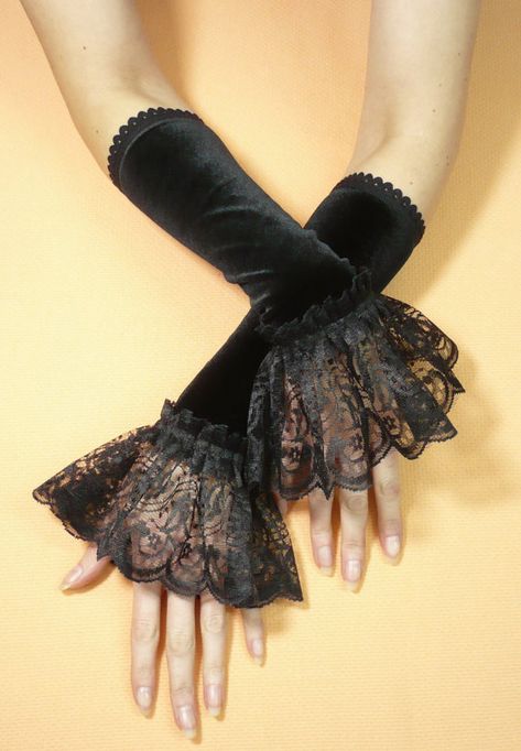 Manset Lengan, Vampire Halloween Costume, Velvet Gloves, Velvet Glove, Vampire Halloween, Gloves Fashion, Vampire Costume, Halloween Vampire, Lace Cuffs