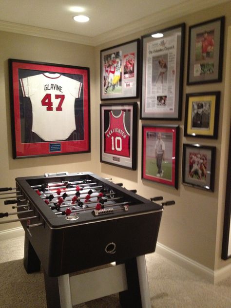 Great memorabilia wall Home Office Sports Memorabilia, Memorabilia Wall Ideas, Sport Memorabilia Room, Memorbillia Display Ideas, Sports Memorabilia Display Ideas, Men’s Office Decor Sports, Jersey Wall Display Man Cave, Sports Office Decor Ideas, Sport Memorabilia Display Wall