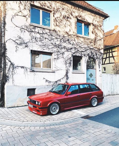 E30 Wagon, Bmw E30 Touring, E30 Touring, Bmw Design, Bmw Wagon, German Beauty, Bmw Classic Cars, Bmw Classic, Car Ideas