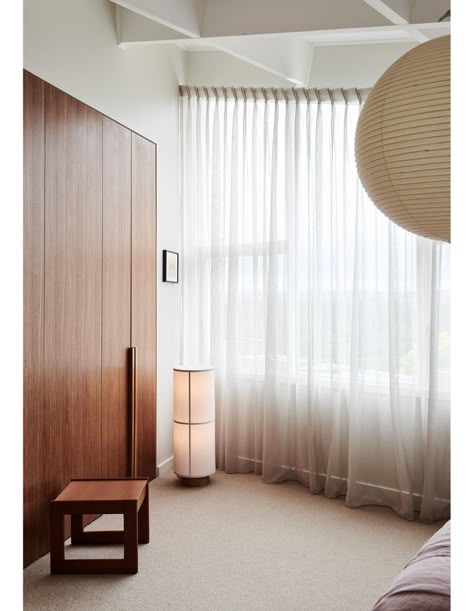 A Mid-Century Renovation That Masterfully Blends Old And New Midcentury Curtains, Mid Century Wardrobe, Mid Century Carpet, Mid Century Renovation, 1960s Home, Mid Century Modern Curtains, Zen Den, Bed Dresser, Mid Century Bedroom