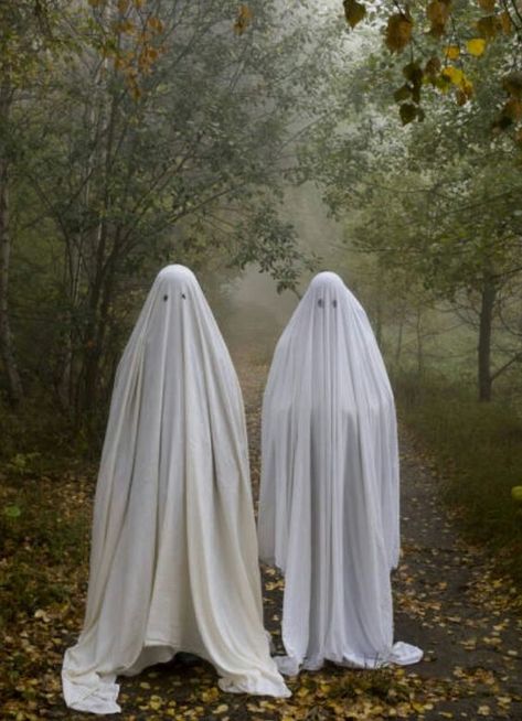 ...it takes two to make a haunting right... Netflix Horror, Horror Series, Sheet Ghost, Apple Spice, Ghost Photography, Ghost Pictures, Outdoors Tattoo, Ghost Photos, Playlist Covers