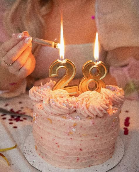 28th Birthday Theme, 27 Th Birthday, 29 Birthday Ideas, My Birthday Aesthetic, Girly Vision Board, 28th Birthday Photoshoot, 27 Birthday Ideas, 28th Birthday Cake, 28th Birthday Ideas