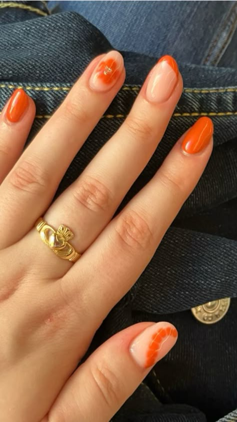 Orange floral nails Orange Floral Nails, Gel Nails Orange, Future Nails, Nails Orange, Cool Nails, Short Acrylic, Prom Nails, Nail Design Ideas, Floral Nails