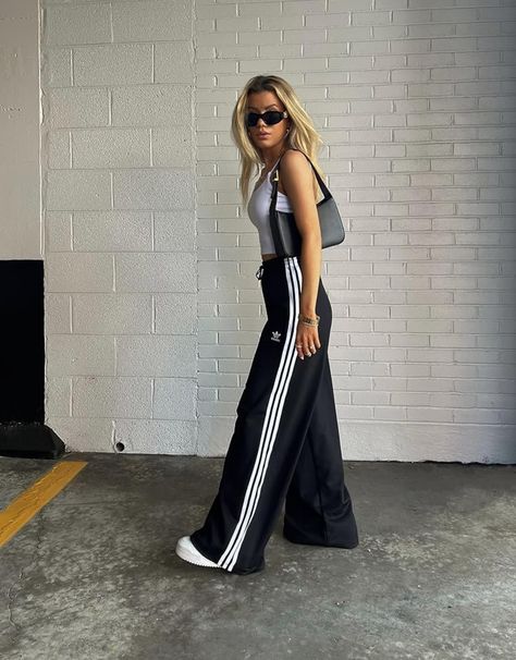 Athleisure Outfits Summer, Wide Leg Pants Black, Track Pants Outfit, Blouse Ideas, Moda Chic, Satin Blouse, Sporty Outfits, Sporty Chic, College Outfits