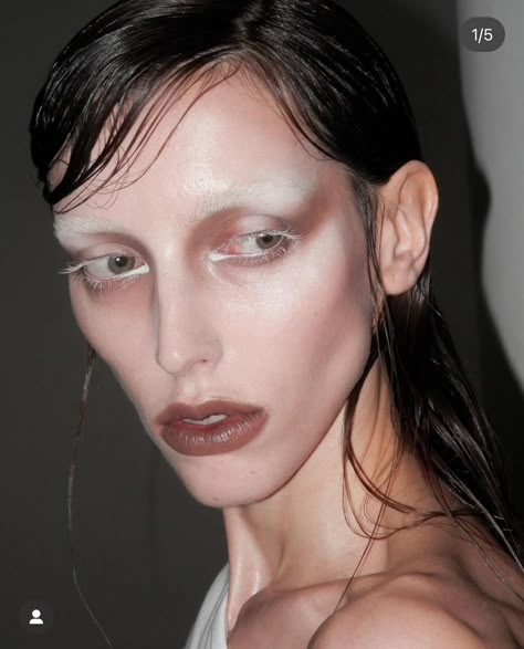 Rick Owens Makeup, Dark Editorial Makeup, Margiela Makeup, Sci Fi Makeup, Unconventional Beauty, Futuristic Makeup, Pale Makeup, Chic Manicure, White Makeup