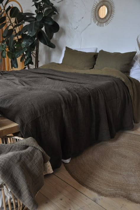 Introducing our luxurious Brown Waffle Linen Coverlet - the perfect addition to your bedroom or living room decor. Made with heavy weight linen, this waffle throw blanket is durable and cozy, making it the perfect linen bed cover for those chilly nights. Available in twin, full, double, queen, and king, this coverlet is perfect for any size bed or sofa. This brown bedspread is stylish and versatile, making it an excellent addition to any design scheme. The waffle blanket adds texture and depth t Dark Color Bedding, Earthy Masculine Bedroom, Dark Bed Spread, Earthy Bedsheets, Brown Linen Bedding, Men’s Bedding, Dark Neutral Home Decor, Dark Bedding Aesthetic, Dark Nature Aesthetic Bedroom