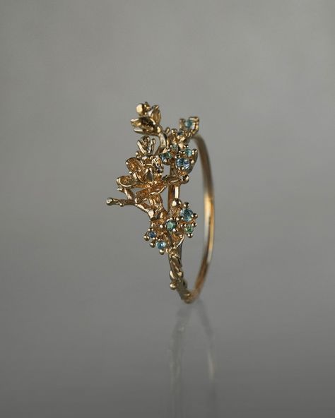 Fairy dust softly kissing your garden to gild branches & petals in gold✨ A collection of recent Asrai Garden Rings, each with only 2 fleur components blooming on our Sleeping Petal Band! Visit the second link in our bio to arrange your own eternal bouquets💐 Asrai Garden, Jewelry Redesign, Laurie Fleming, Fairy Rings, Visenya Targaryen, Angel Quotes, Fairy Ring, Harry Potter Jewelry, Ring Inspo