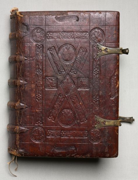 The Four Gospels, Books Diy, Four Gospels, Medieval Books, Books Decor, Iron Tools, Leather Binding, Stamped Leather, Ancient Books