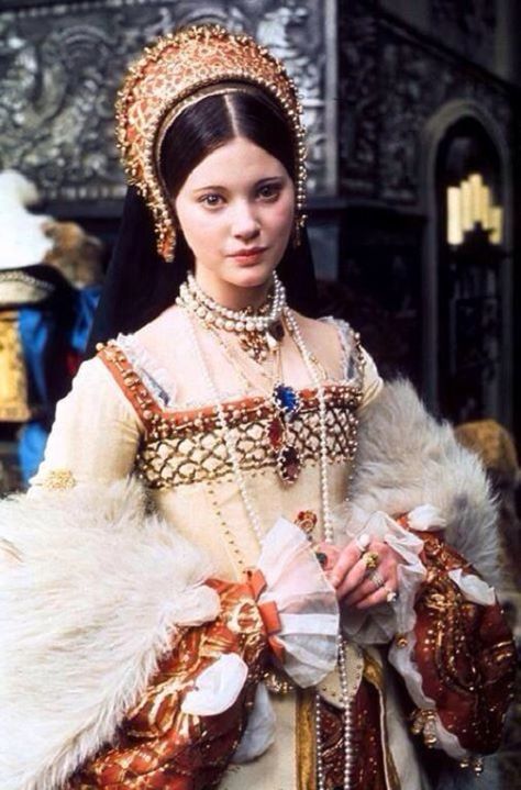 Lynne Frederick, Catherine Howard, 16th Century Fashion, Tudor Dress, Katherine Howard, Tudor Fashion, Tudor Costumes, Tudor History, Henry Viii