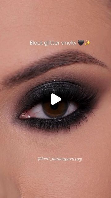 Dark Makeup Tutorial, Black Eye Makeup, Smoky Eyeshadow, Bold Lip Color, Artist Makeup, Black Eyeshadow, Basic Makeup, Evening Makeup, Dark Makeup