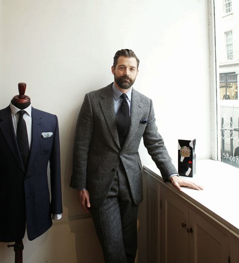 Terno Slim, A Man In A Suit, Man In A Suit, Look Formal, Mens Fashion Smart, Dapper Men, Savile Row, Gray Suit, Suit Style